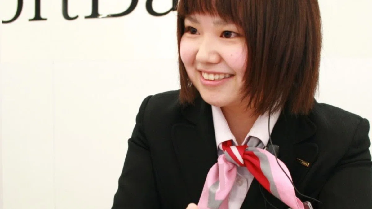 携帯ショップで接客する会社員時代のCoharu